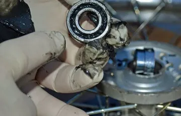 Jangan anggap sepele bearing roda rusak. (YouTube)