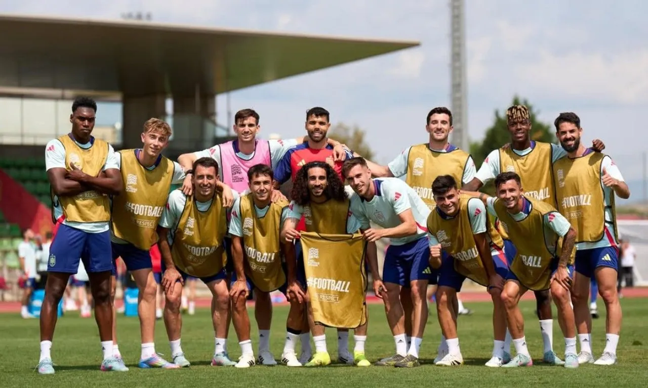 Pemain tim nasional Spanyol berfoto dalam sesi latihan. (Foto: Instagram/sefutbol)