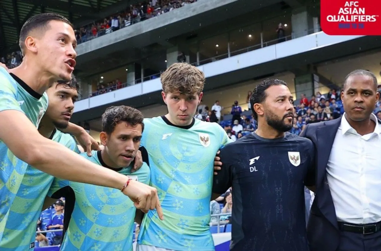 Jay Idzes bersama para pemain Timnas Indonesia dan Coach Patrick Kluivert jelang lawan Jepang/foto: Ofisial X AFCAsianCup