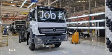 Produksi pertama pabrik perakitan truk dan bus Mercedes-Benz terbaru di Cikarang, Jawa Barat. (Chadie)