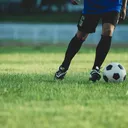 Ilustrasi teknik dribbling pada sepakbola (freepik.com)