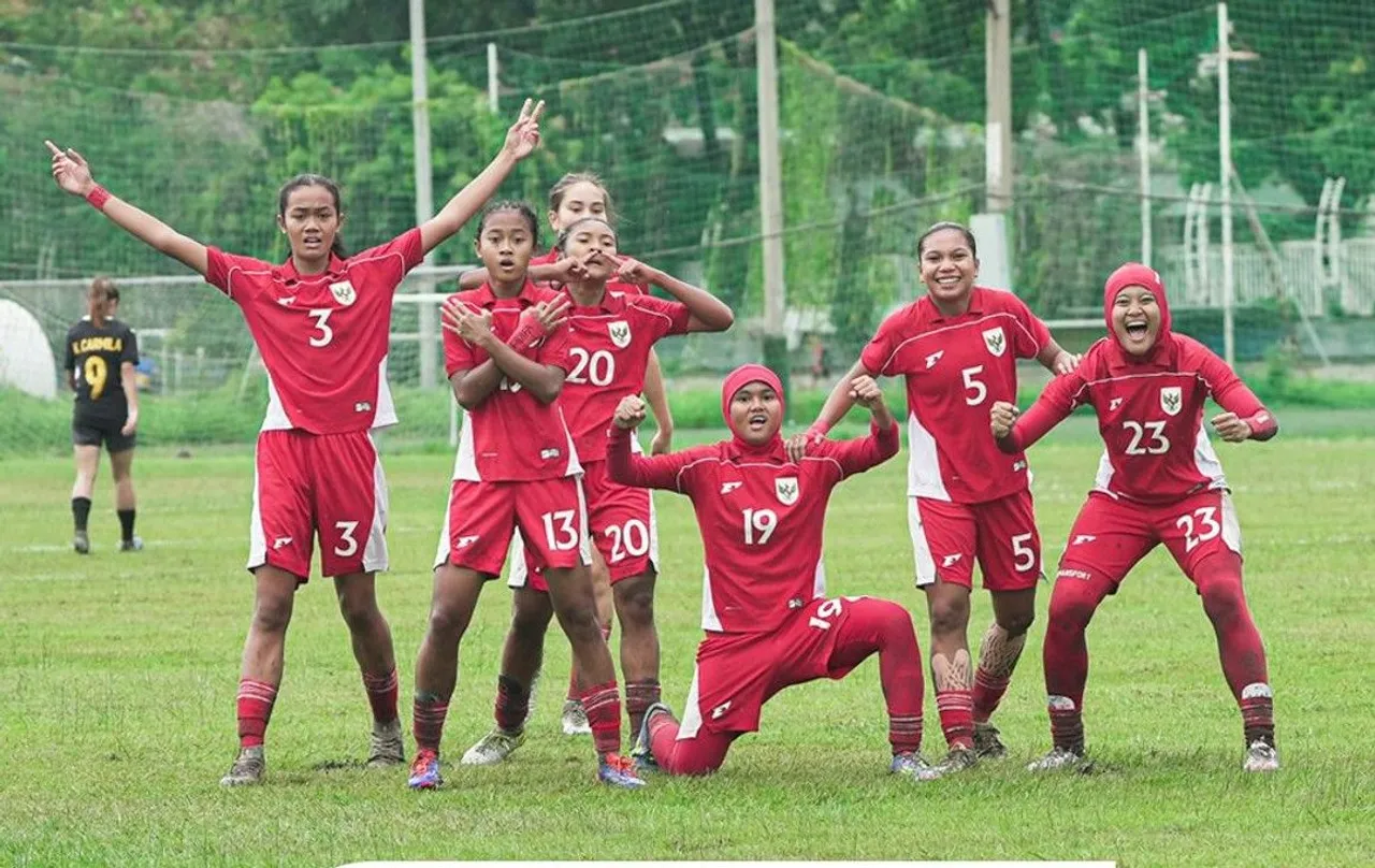 Selebrasi pemain Timnas Putri Indonesia U-19 saat menang telak atas Malaysia di Piala AFF U-19 2025 Putri/foto: Ofisial Timnas Indonesia