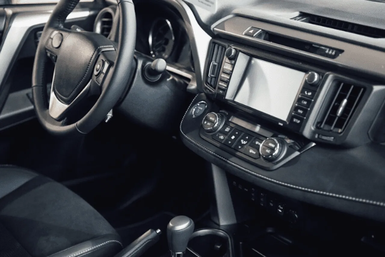 Ilustrasi interior mobil (freepik.com)