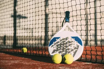 Ilustrasi padel (freepik.com)