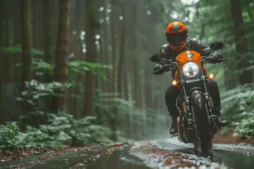 Ilustrasi motor kena hujan (freepik.com)