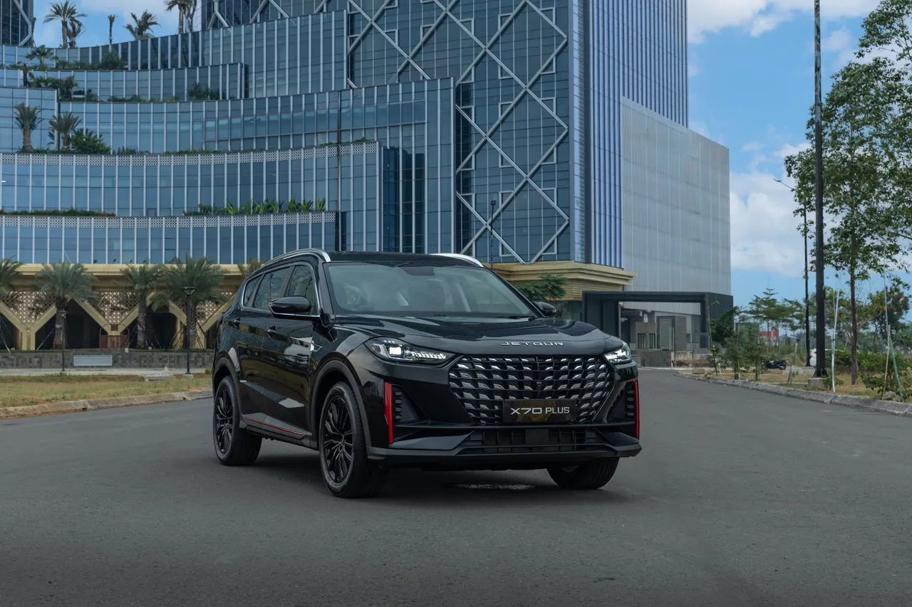 Jetour X70 Plus Black. (Jetour)