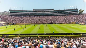 Laga PSG vs Atletico Madrid/IG Rose Bowl Stadium.