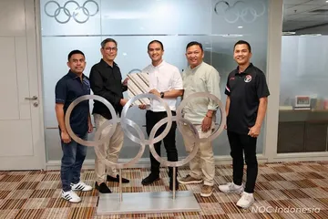 Pengurus Besar Tinju Indonesia  (PERBATI) resmi menyerahkan berkas dan seluruh dokumen persyaratan untuk menjadi anggota Komite Olimpiade Indonesia (KOI) di Sekretariat KOI, di kawasan Gelora Bung Karno Jakarta, Jumat, 20 Juni 2025.(Dok. PERBATI)