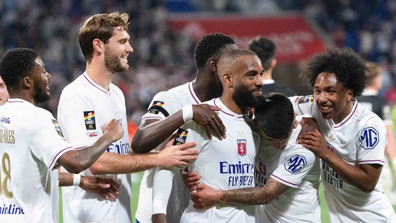 Lyon/X Olympique Lyonnais.