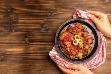 Makanan pedas (freepik.com)