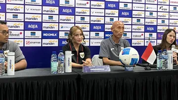 Pelatih Timnas Indoensia Satoru Mochizuki dan Shafira Ika/SportCorner Muhammad Nurhendra Saputra.