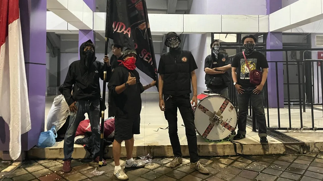 Ultras Garuda saat memberikan dukungan untuk Timnas Putri/SportCorner Muhammad Nurhendra Saputra.