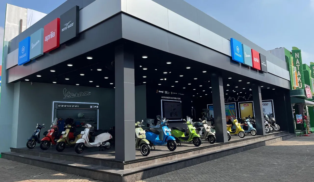 Booth Piaggio Indonesia di area out door Jakarta Fair Kemayoran 2025. (PID)