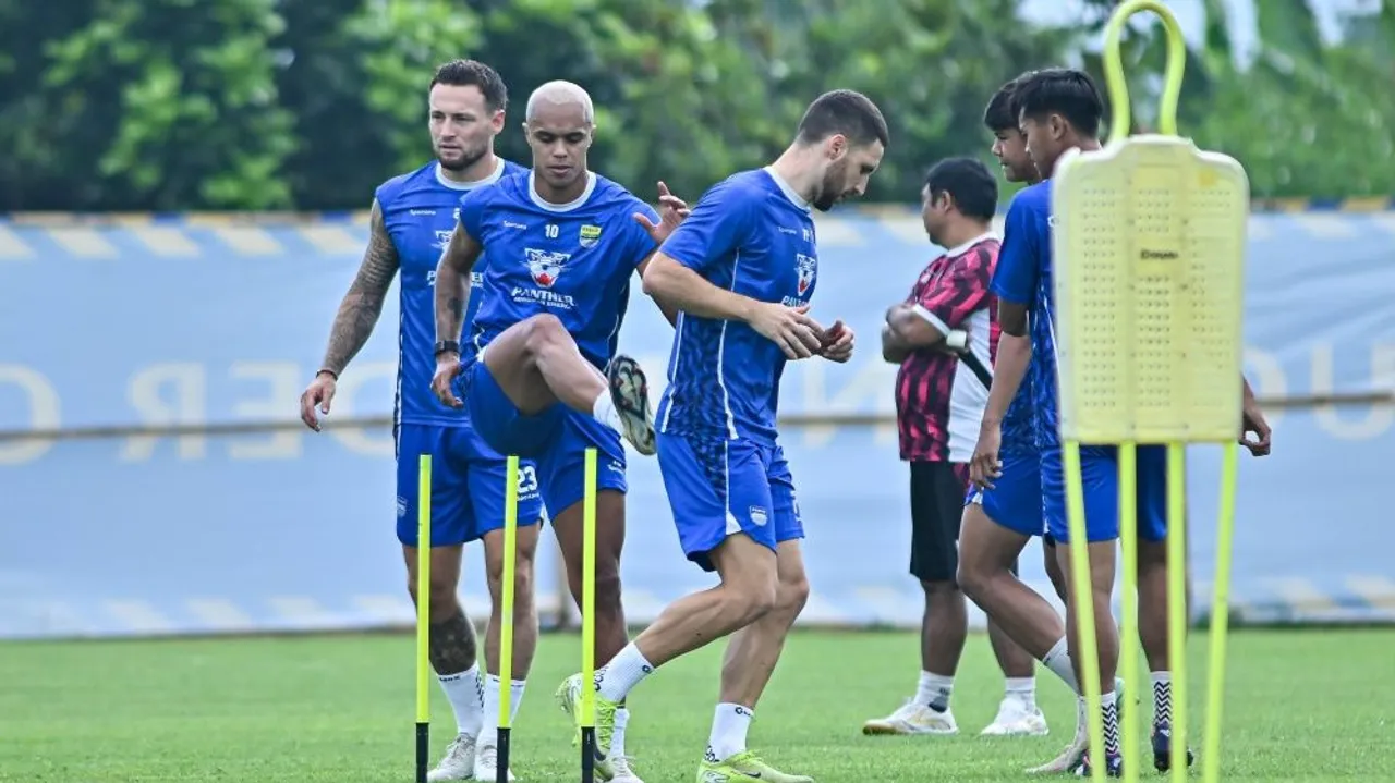Persib Bandung gelar latihan perdana pada Senin (30/6/2025)/foto: Liga Indonesia Baru