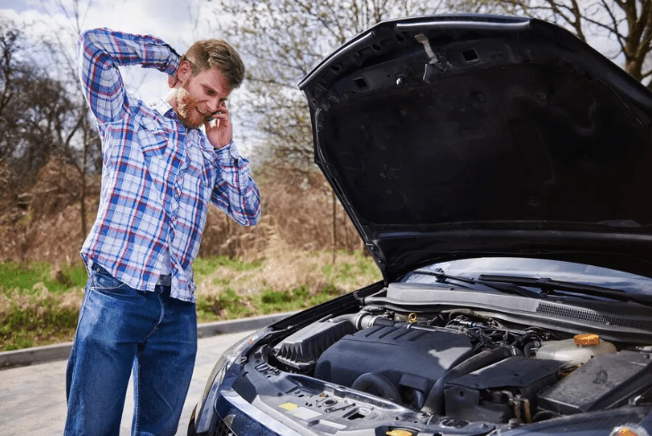 Ilustrasi mesin mobil overheat (freepik.com)