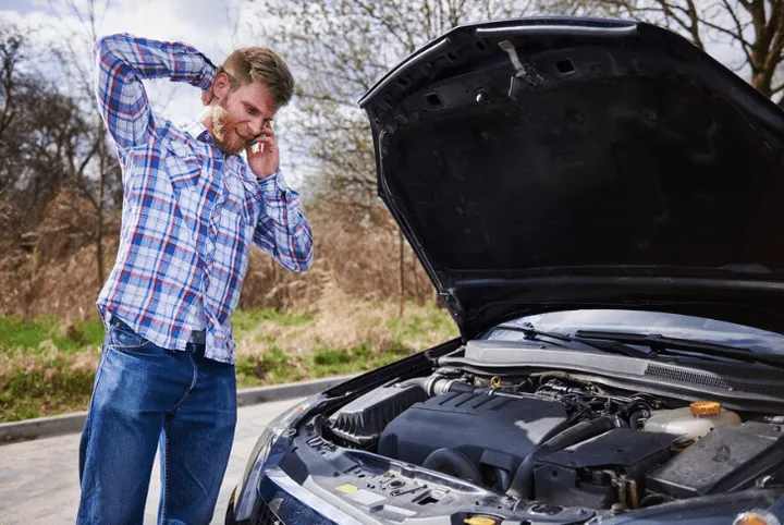 Ilustrasi mesin mobil overheat (freepik.com)
