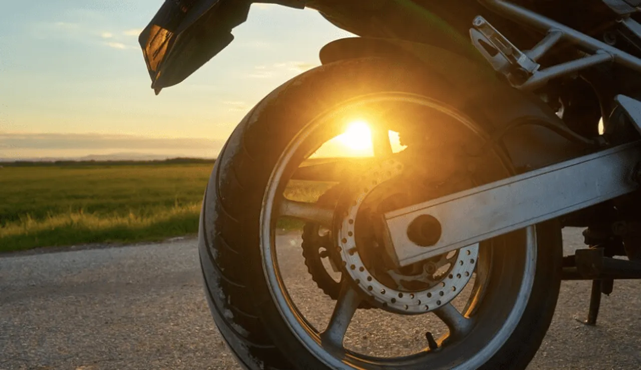 Ilustrasi ban motor (freepik.com)