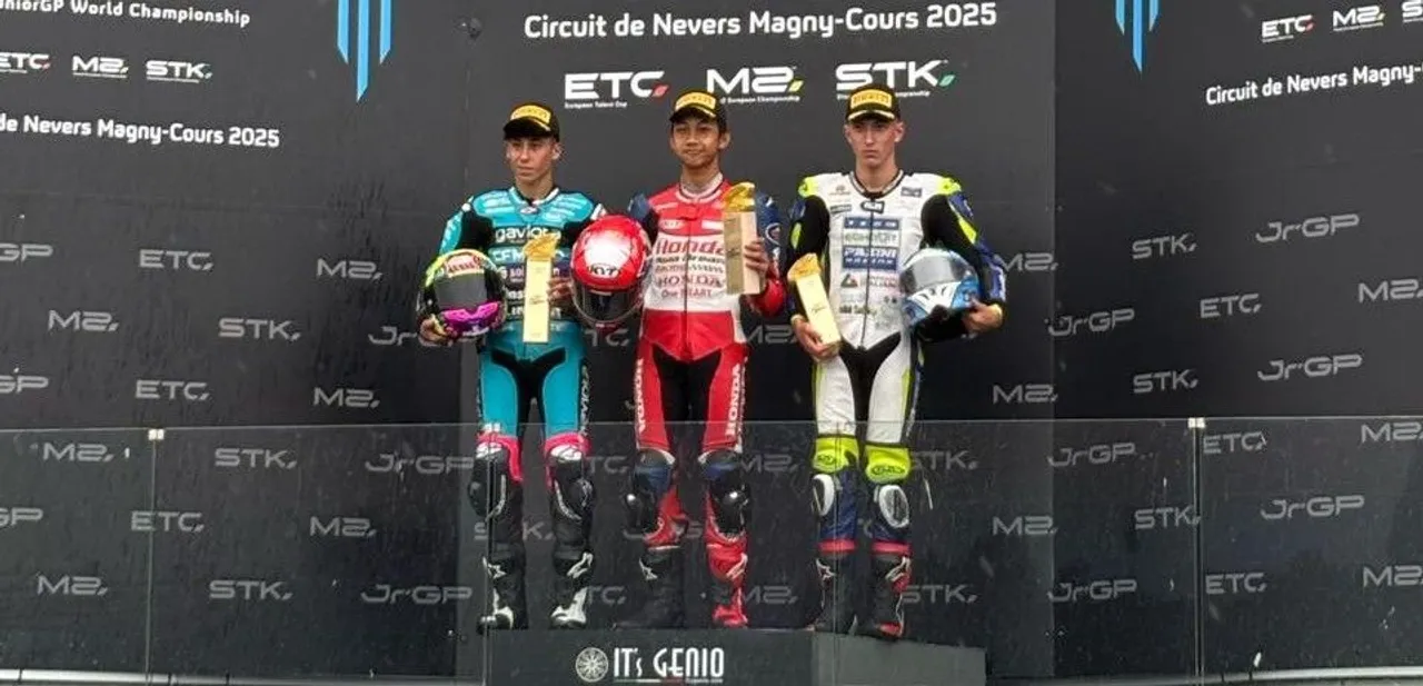 Pembalap binaan Astra Honda Motor M Kiandra Ramadhipa berhasil podium perrama di FIM JuniorGP World Championship di sirkuit Magny-Cours, Prancis 6 Juli 2025. (AHM)
