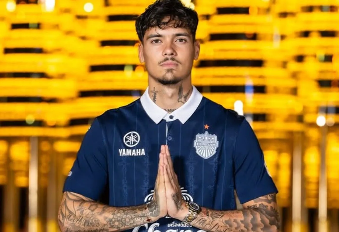 Shayne Pattynama resmi bergabung dengan Buriram United/foto: Ofisial Buriram United