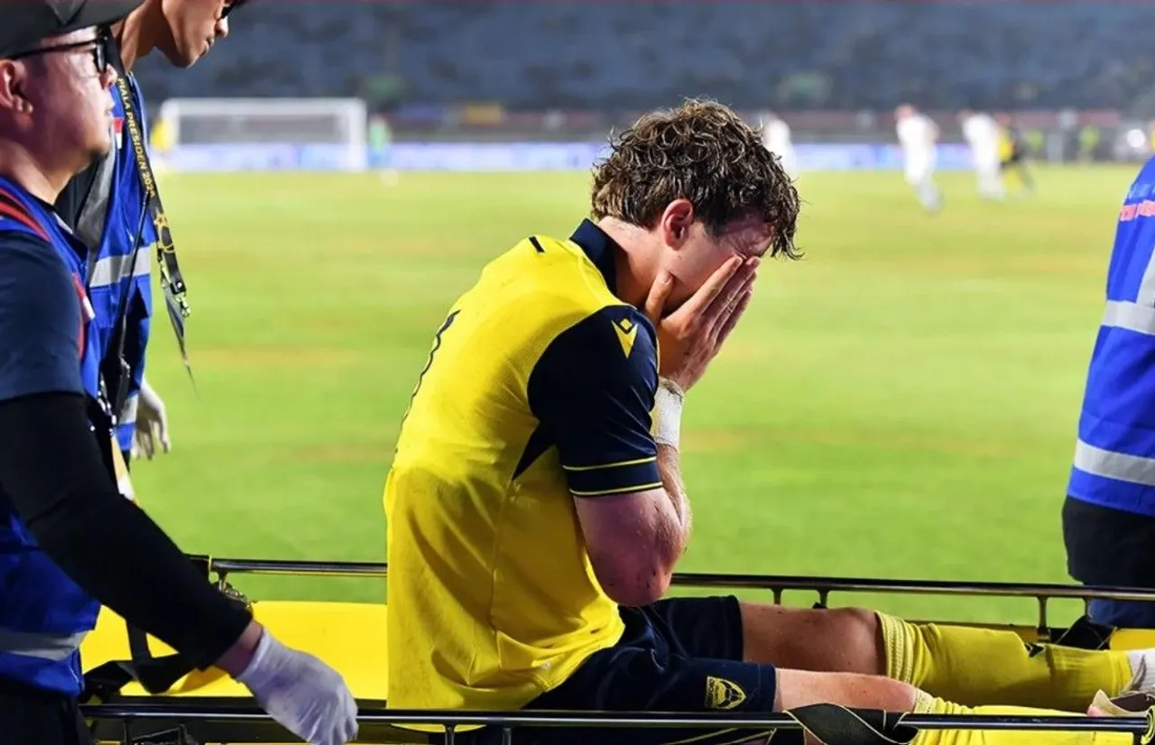 Ole Romeny cedera saat Oxford United melawan Arema FC di Piala Presiden 2025/foto: IG Vidio Sport