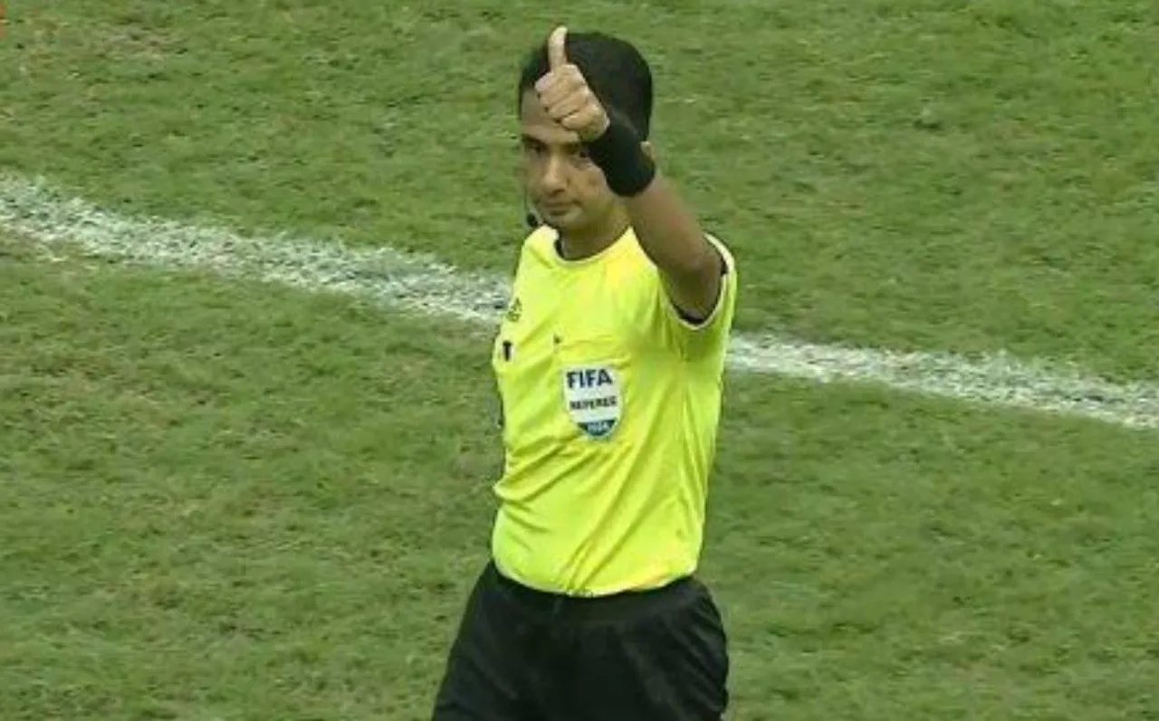 Thoriq Alkatiri dipercaya pimpin pertandingan di EAFF Championship 2025/foto: Vidio