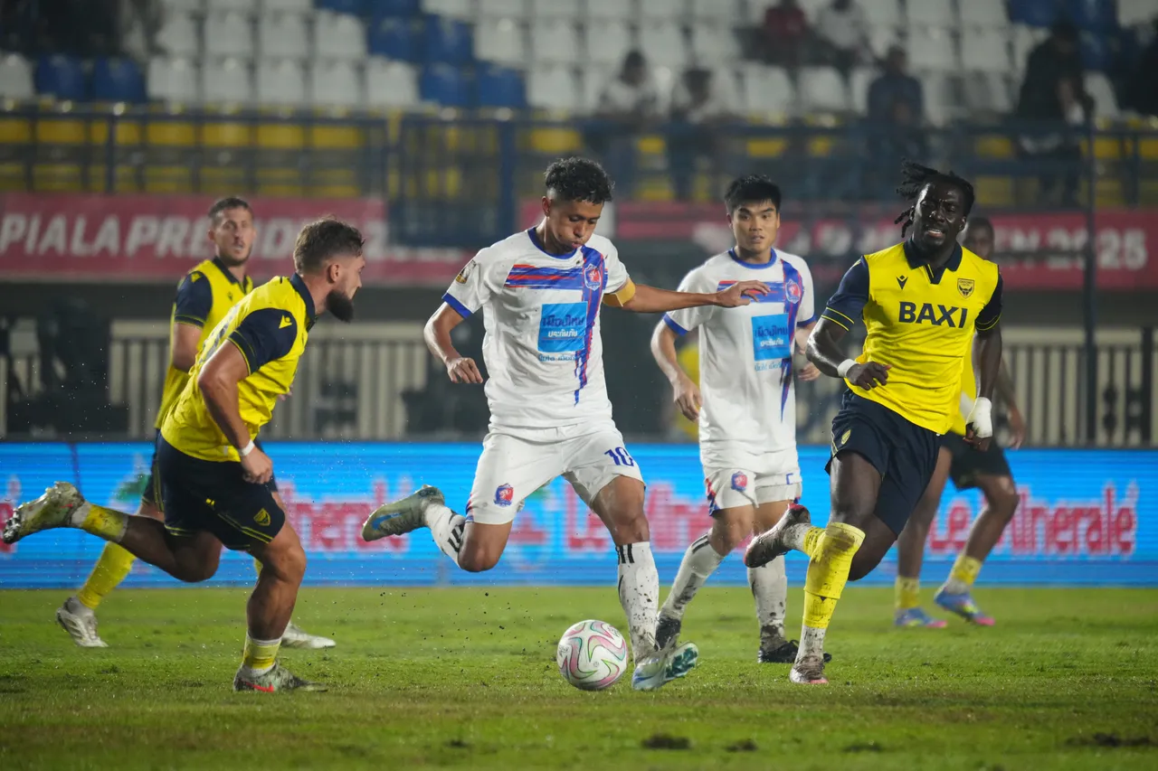 Jalannya laga antara Oxford United vs Port FC di final Piala Presiden 2025. (Foto: media/Piala Presiden)