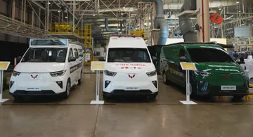 Angkot EV, Ambulans EV, dan Food Truck EV dari MitraEV Karoseri. (Wuling Motors)