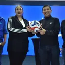 Direktur Utama PT I League Ferry Paulus dan Senior Manager Brand Activation dari adidas Indonesia, Cinitia Dewi Mayakatri/Media I League.