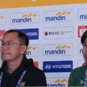 Pelatih Thailand Thawatchai Damrong-Ongtrakul (kiri)/IG Federasi Sepakbola Thailand - Pelatih Thailand Thawatchai Damrong-Ongtrakul (kiri)/IG Federasi Sepakbola Thailand