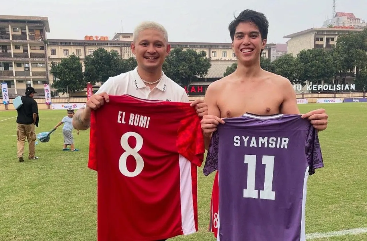 Syamsir Alam tukar jersey dengan El Rumi/foto: IG Syamsir Alam