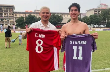 Syamsir Alam tukar jersey dengan El Rumi/foto: IG Syamsir Alam