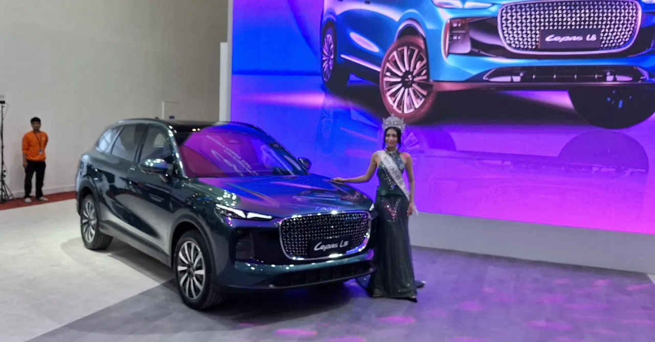 Peluncuran brand Lepas sekaligus perkenalan model perdana SUV Lepas L8 bersama Miss Universe di GIIAS 2025. (Chadie)
