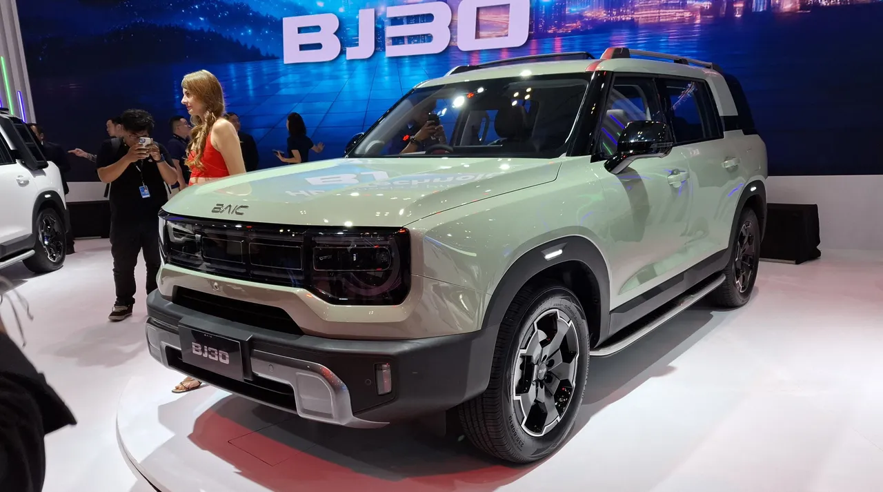 Debut global BAIC BJ30 Hybrid versi setir kanan di GIIAS 2025. (Chadie)