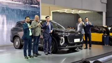 Prosesi Peluncuran Chery Tiggo 9 CSH di GIIAS 2025. (Chadie)