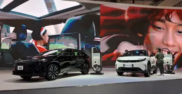 Toyota bZ4X produksi lokal dan Toyota Urban Cruiser EV di GIIAS 2025. (Chadie)