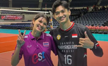 Alfin Daniel dan Catherine di sela-sela pertandingan Indonesia vs Thailand di SEA V.League 2025/foto: IG Catherine
