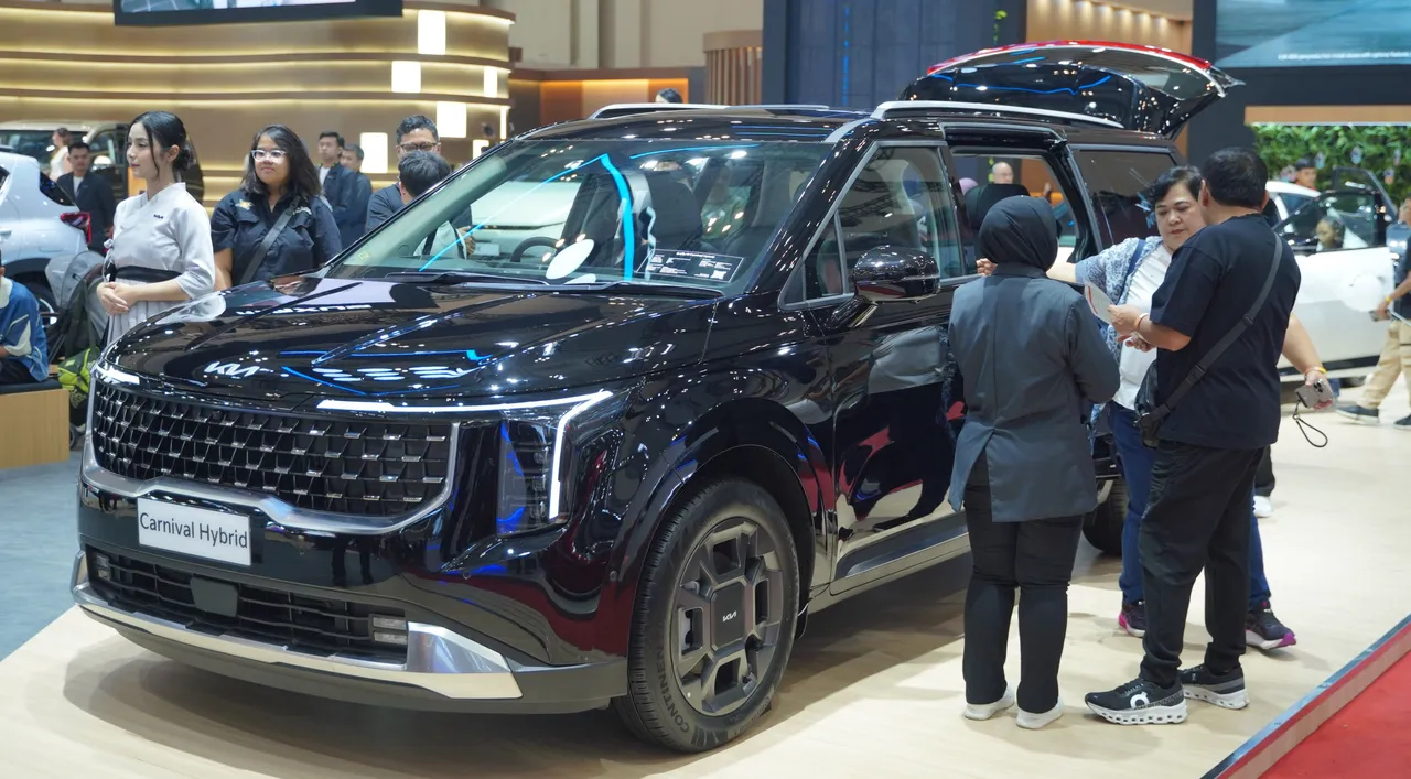 Kia Carnival Hybrid di GIIAS 2025. (KIA)
