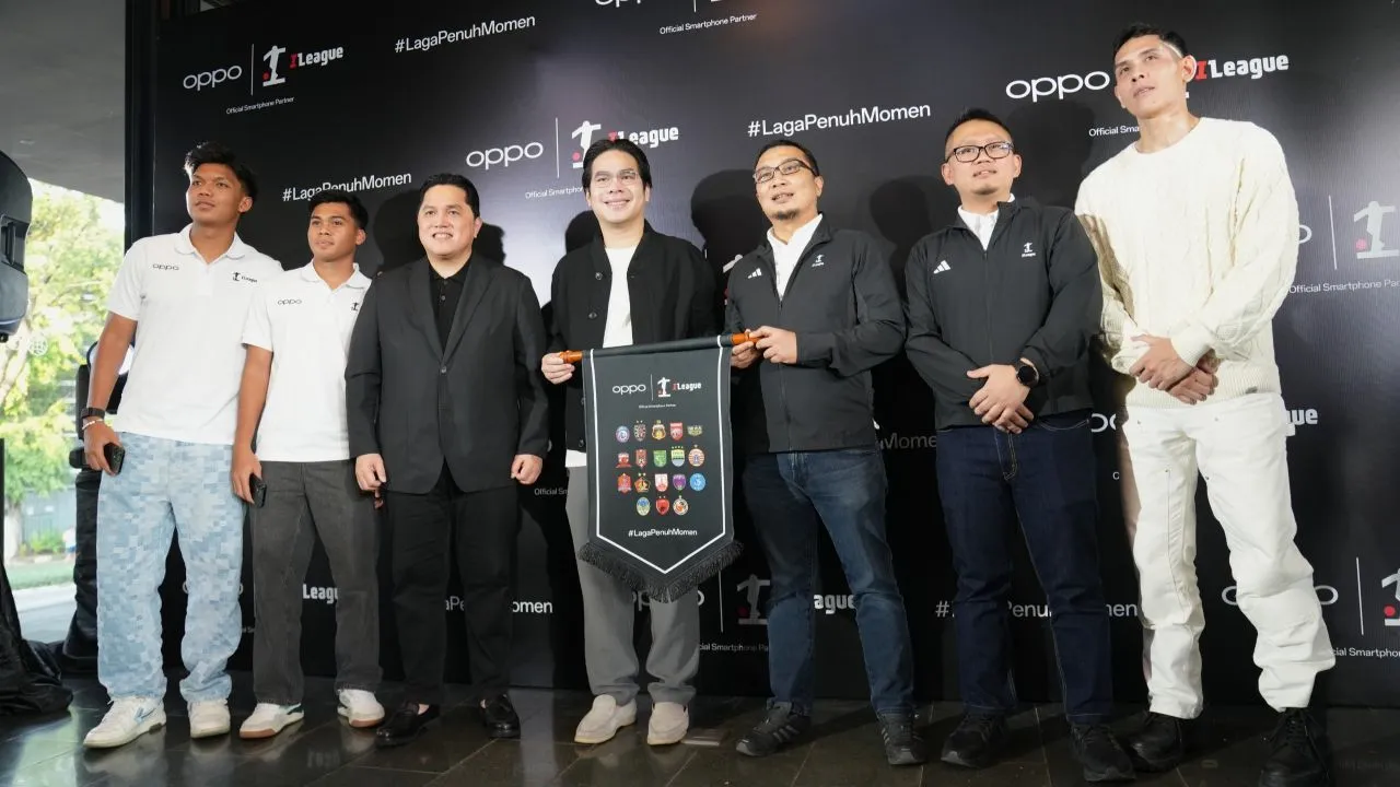 Ketua Umum PSSI Erick Thohir, VP OPPO Indonesia Patrick Owen dan Sadikin Aksa, Direktur Bisnis dan Komersial iLeague resmikan kerja sama OPPO x BRI Super League .