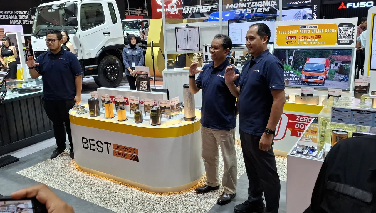 Suku Cadang Tiga Berlian ikut meriahkan booth Mitsubishi Fuso., GIIAS 2025 di ICE BSD City, Tangerang. (Chadie)