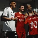 Sandy Walsh Tukar Jersey dengan Alexis MacAllister/Foto: Tangkap Layar X 