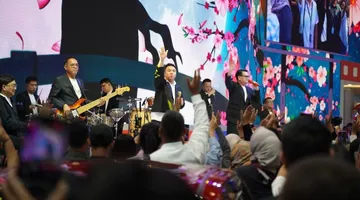Nonton pentas musik artis papan atas di GIIAS 2025. (Seven Event)