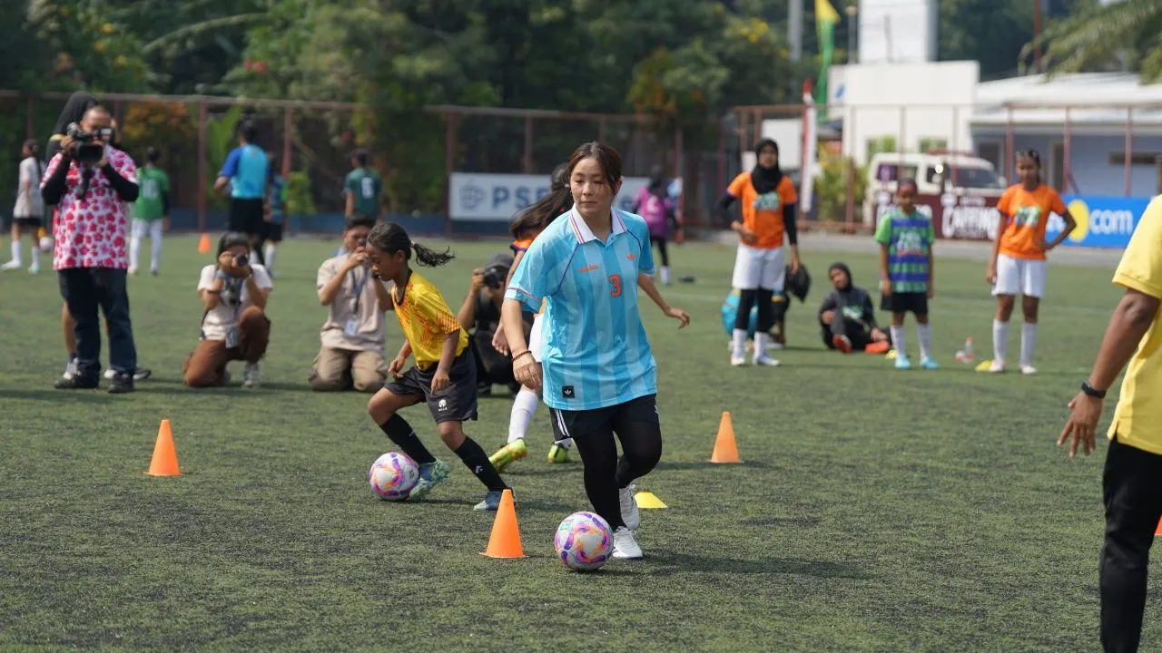 Pemain Timnas Putri Jepang Mana Iwabuchi saat Coaching Clinic di MilkLife Soccer/Istimewa.