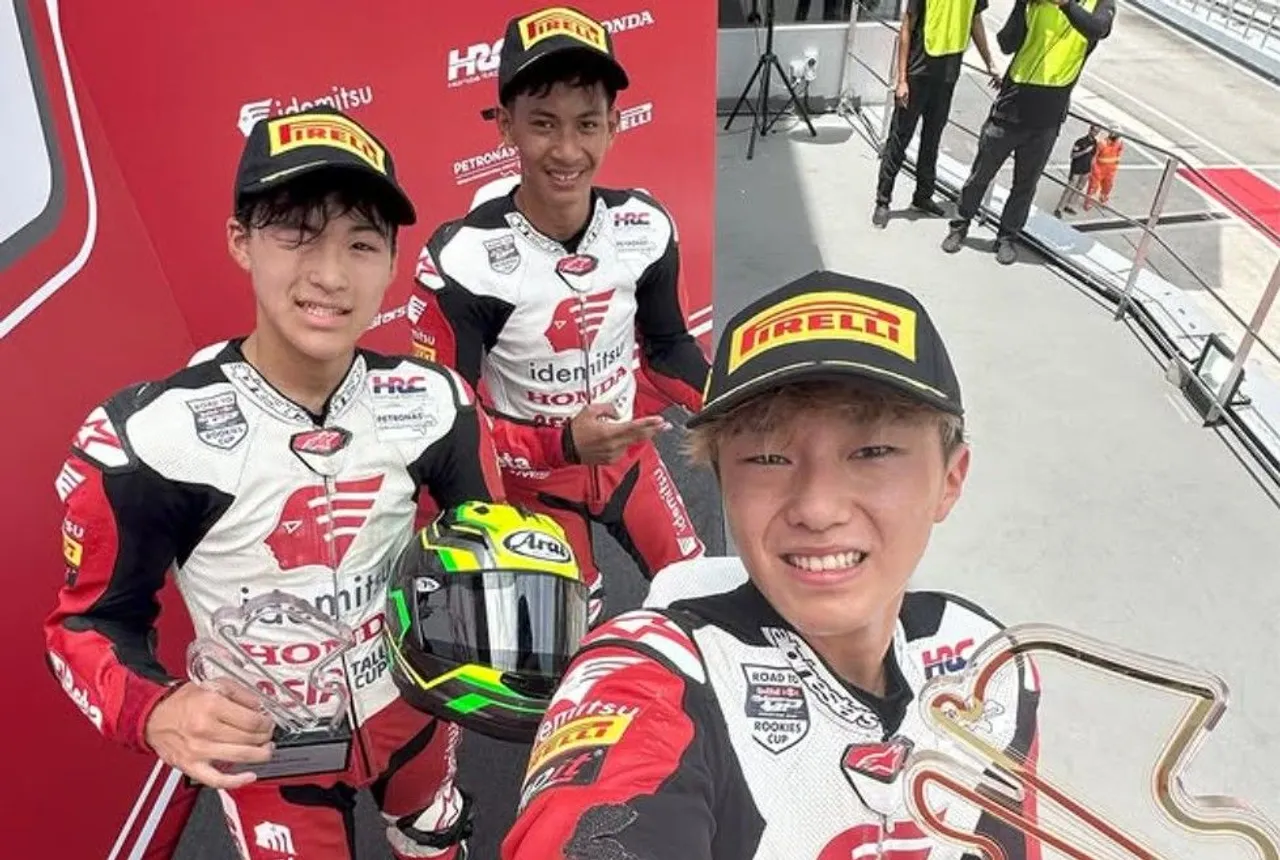 Badly Ayatullah bersama dengan duo pembalap Jepang, Ryota Ogiwara dan Seiryu Ikegami/foto: Ofisial Asia Talent Cup
