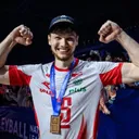 Jakub Kochanowski raih penghargaan best middle blocker dan MVP di VNL 2025 putra/foto: Volleyball World