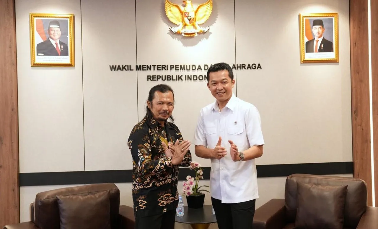 Cecep Arif Rahman dan Wamenpora RI, Taufik Hidayat, saat bertemu di Kantor Kemenpora RI/foto: Kemenpora