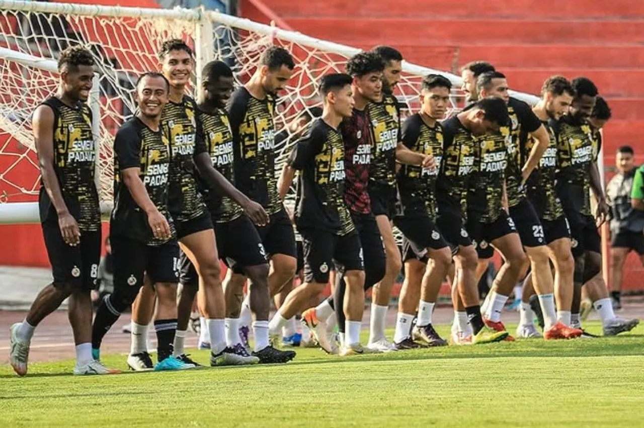 Para pemain Semen Padang sedang berlatih jelang lawan Persib Bandung/foto: Ofisial Semen Padang