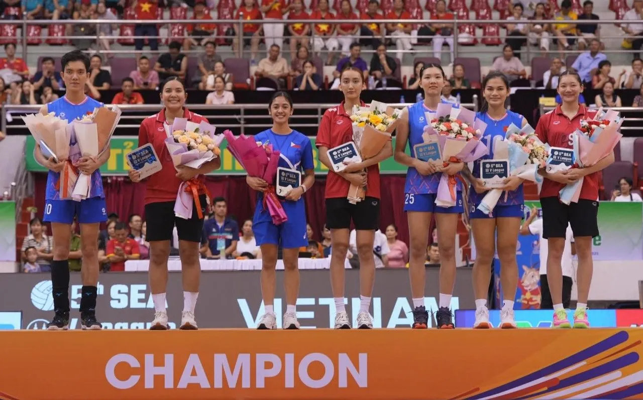 Daftar penerima penghargaan SEA V.League 2025 putri leg kedua/foto: SAVA