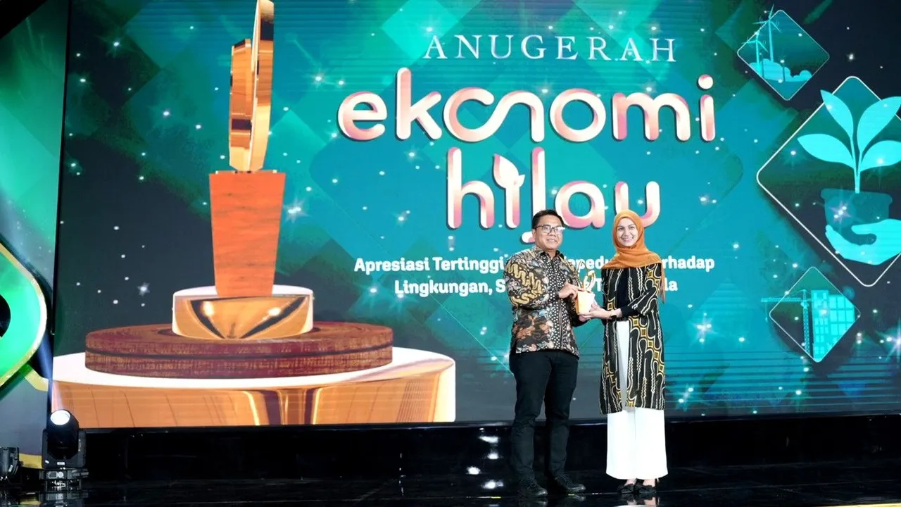 Toyota raih Penghargaan Anugerah Ekonomi Hijau 2025 di kategori Inovasi Variasi Elektrifikasi Kendaraan. (TAM)
