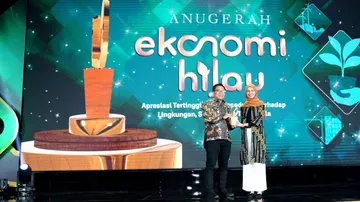 Toyota raih Penghargaan Anugerah Ekonomi Hijau 2025 di kategori Inovasi Variasi Elektrifikasi Kendaraan. (TAM)