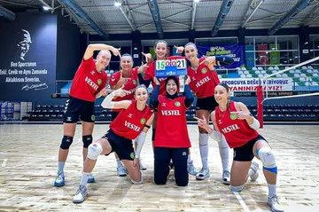 Megawati Hangestri keluar sebagai pemenang di mini games saat latihan bersama skuad Manisa BBSK/foto: Ofisial Manisa BBSK